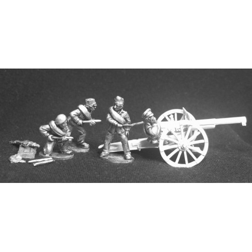 French 75mm gun with four crew figures and a selection of accessories (rifles